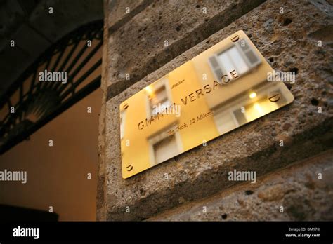 gianni versace via della spiga